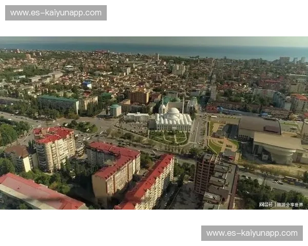 莫斯科的繁华与奥伦堡的静谧：一场跨越时空的对话